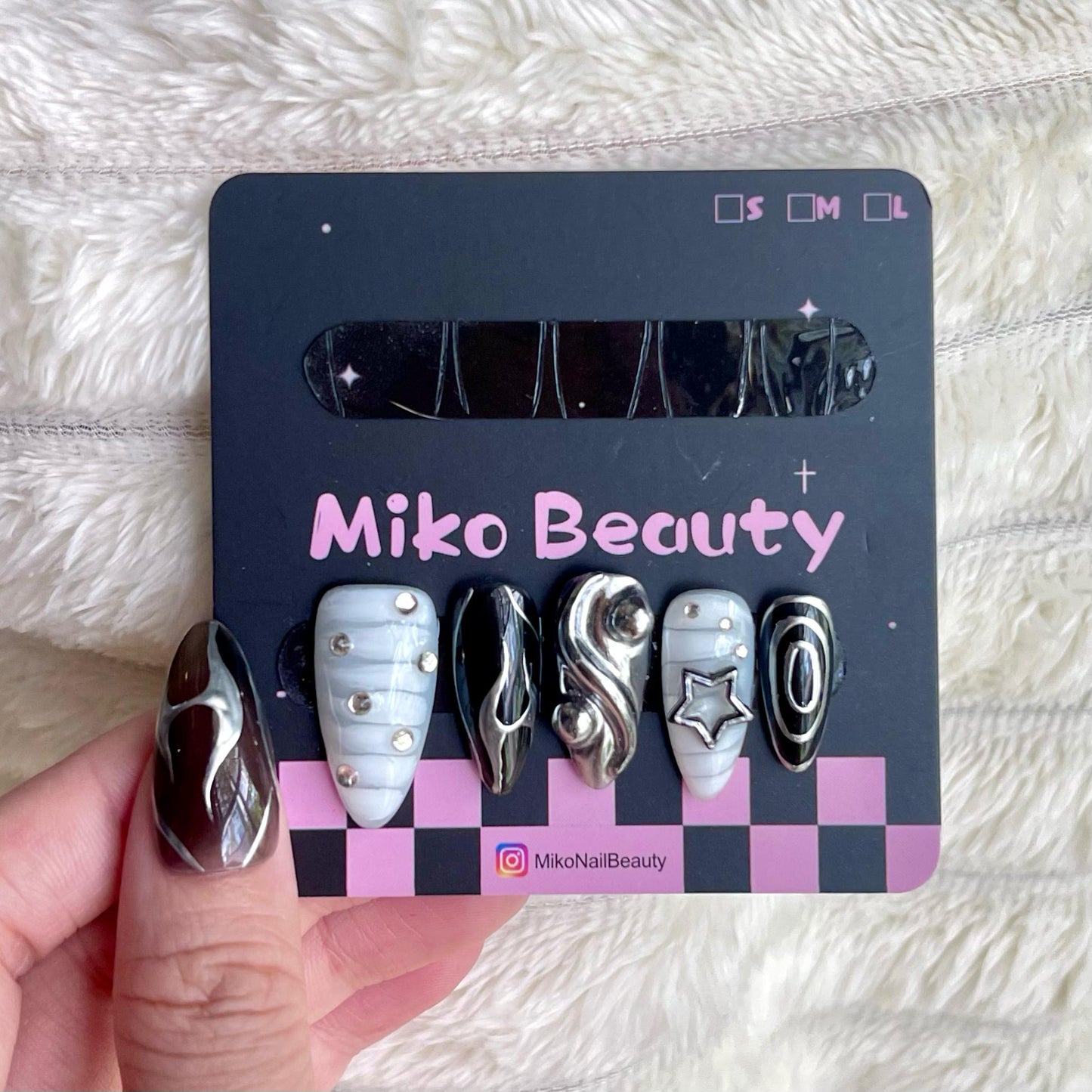 Mikomiko Nail handmade press ons, Infinity,  Best Viewed Artificial Fake Nails Art Beauty Reusable Reusable Nails, hand draw, Black and white, Ombre, Almond, Girls must have, gift for women